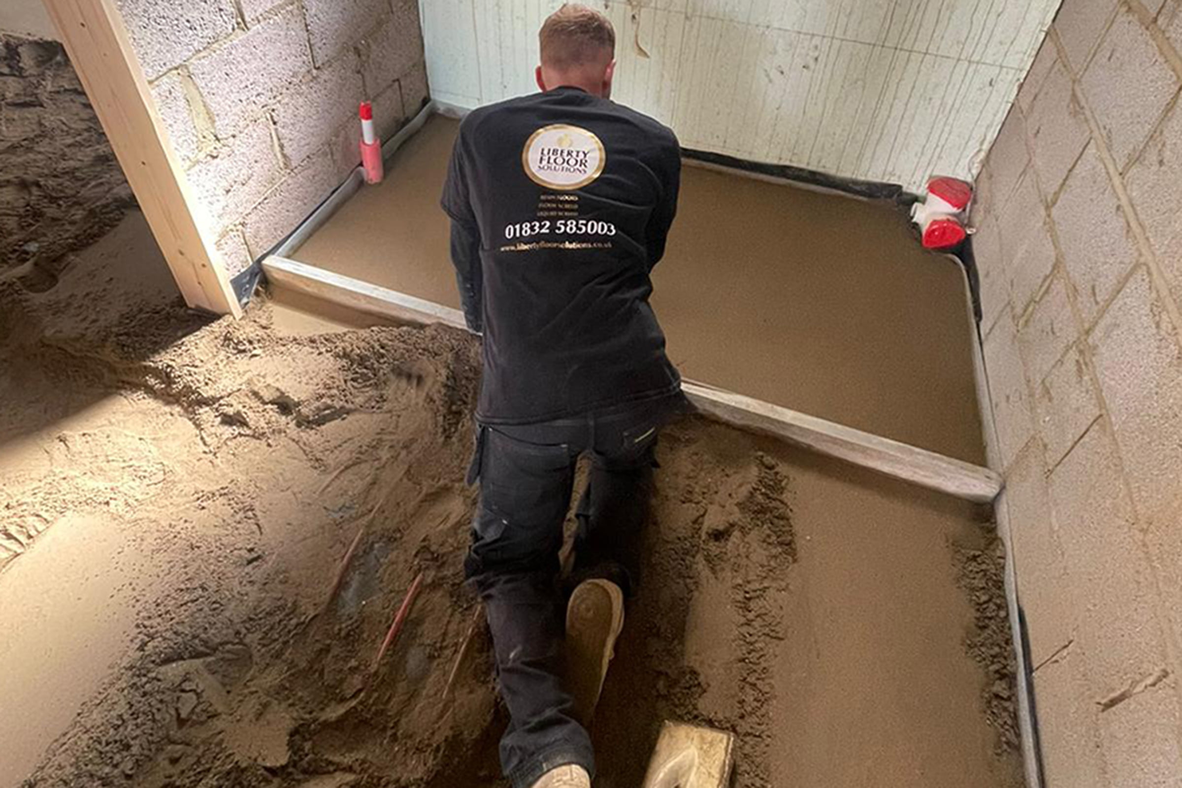 Floor screeding contractor, installing screed at a warehouse in bedford