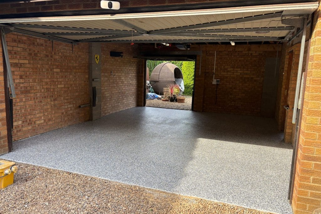 Floor screed contractor using a vacuum assisted diamond concrete grinder